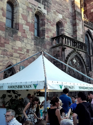 Badische Weinkönigin eröffnet das Freiburger Weinfest